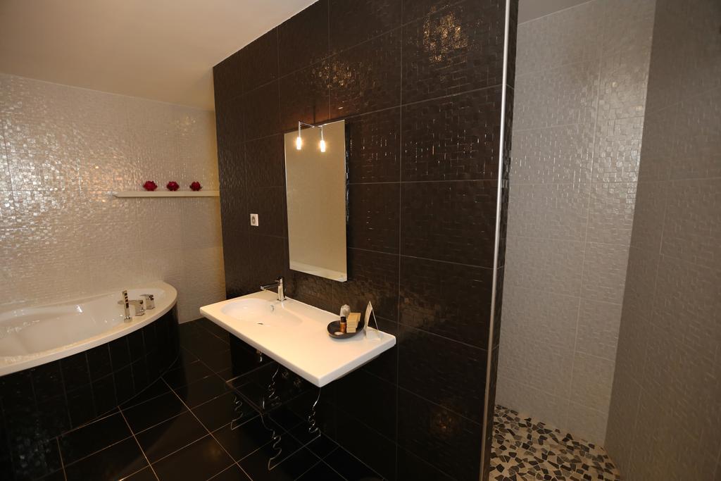 Les Criquets Hotel & Spa Blanquefort  Esterno foto